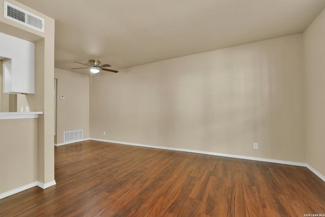 8702 Village Dr Apt 814, San Antonio, TX 78217