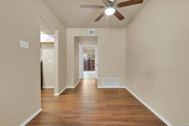 8702 Village Dr Apt 814, San Antonio, TX 78217