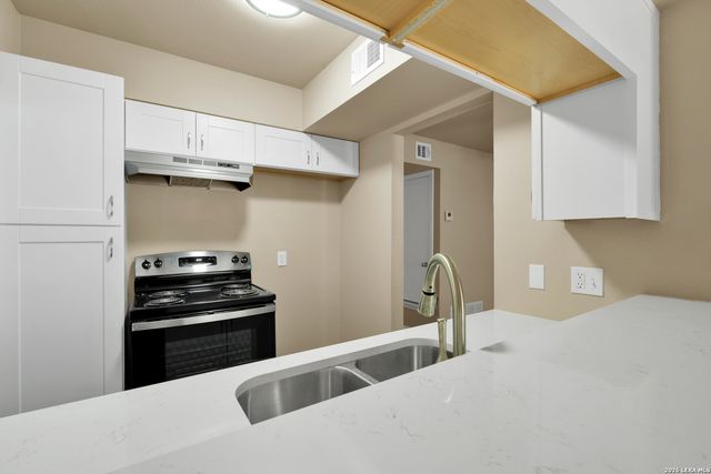 8702 Village Dr Apt 814, San Antonio, TX 78217