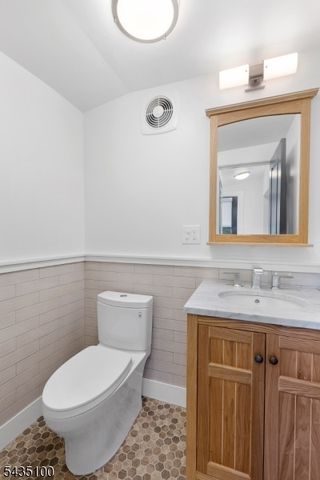 15 Main St, Clinton Twp., NJ 08801