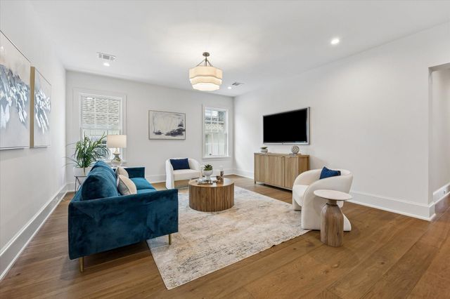 6439 Westchester Avenue, West University Place, TX 77005