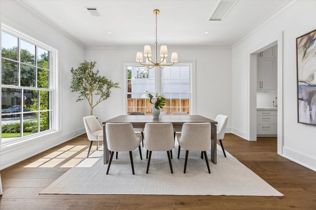 6439 Westchester Avenue, West University Place, TX 77005