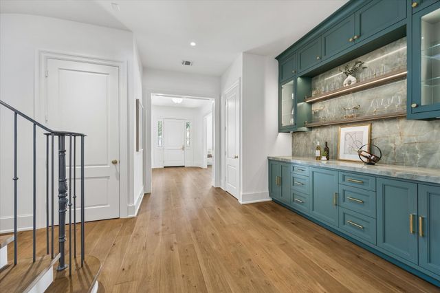 6439 Westchester Avenue, West University Place, TX 77005