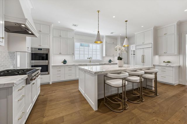 6439 Westchester Avenue, West University Place, TX 77005