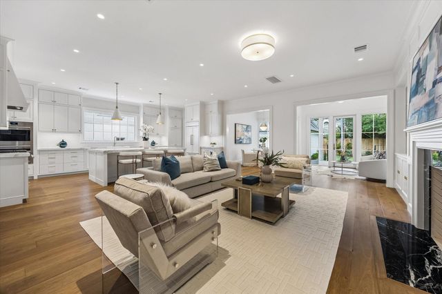 6439 Westchester Avenue, West University Place, TX 77005