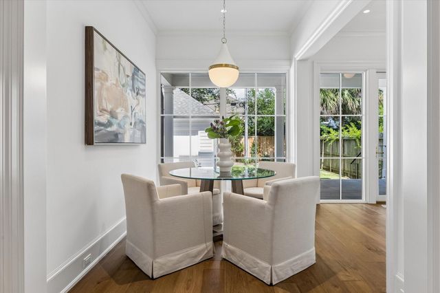 6439 Westchester Avenue, West University Place, TX 77005