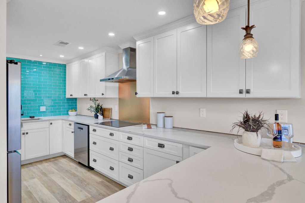 Image 12 of property listing at 150 Wappoo Creek Drive 11, Charleston, SC 29412