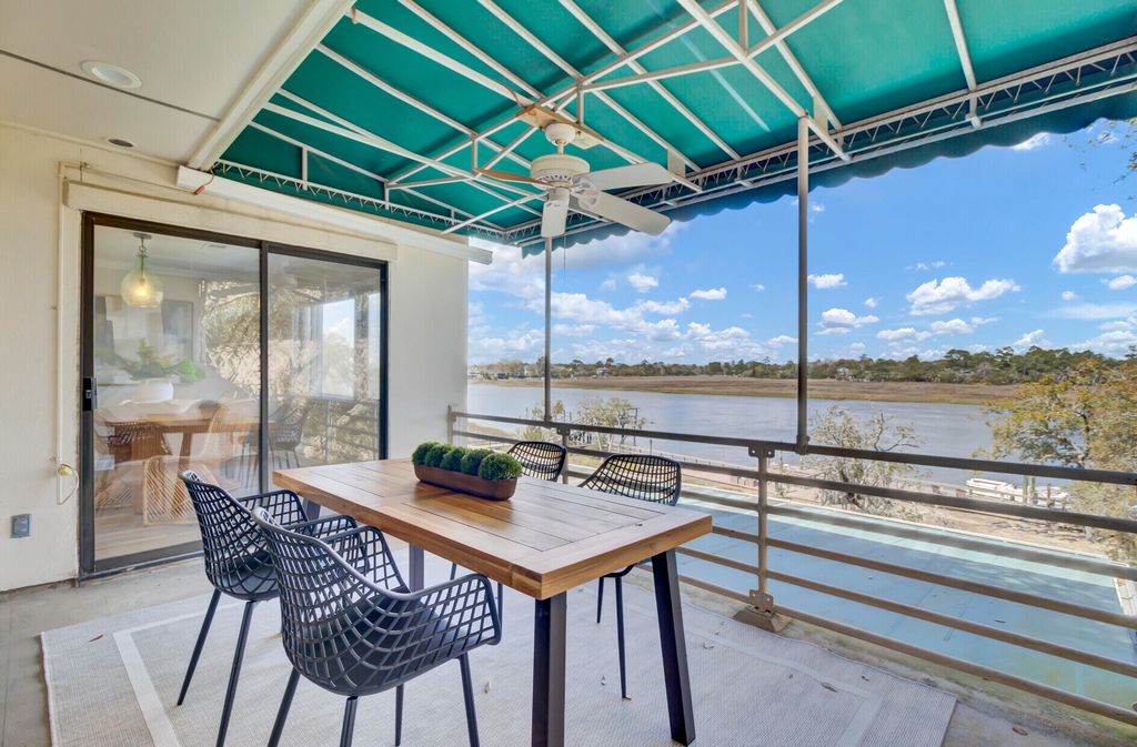 Image 16 of property listing at 150 Wappoo Creek Drive 11, Charleston, SC 29412