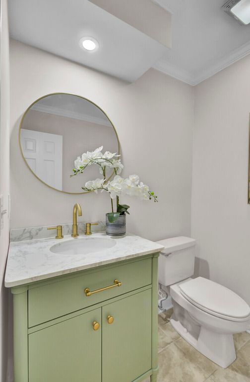 Image 19 of property listing at 150 Wappoo Creek Drive 11, Charleston, SC 29412