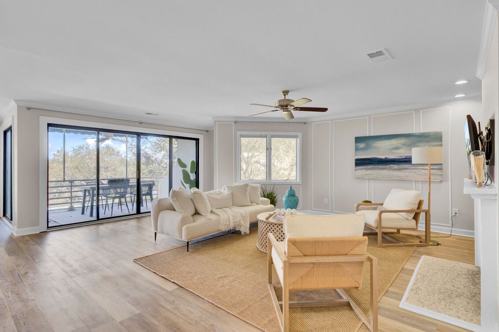 Image 2 of property listing at 150 Wappoo Creek Drive 11, Charleston, SC 29412