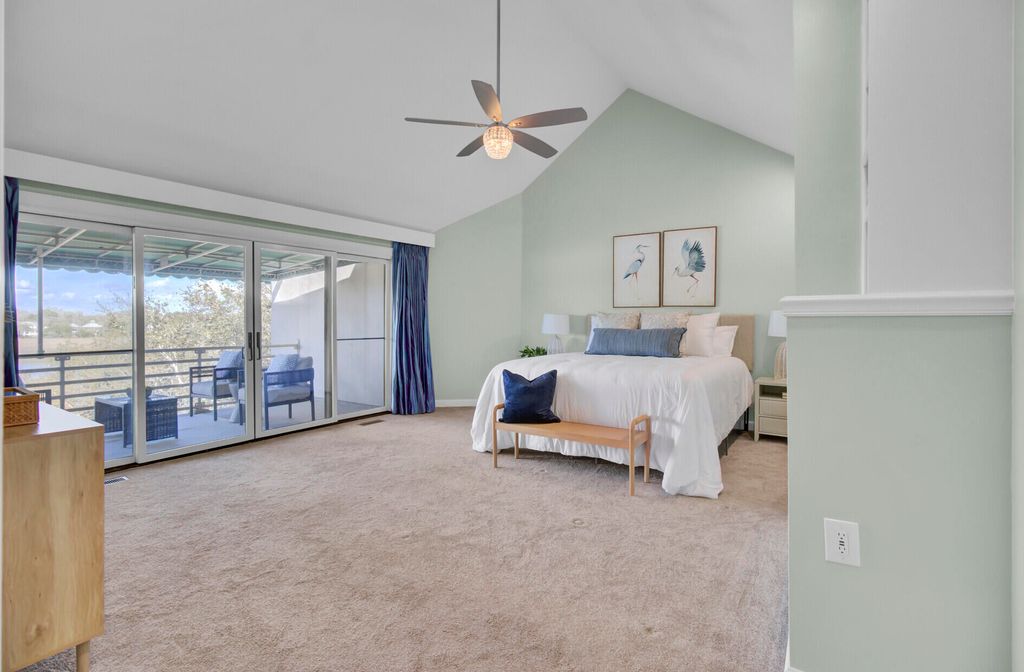 Image 23 of property listing at 150 Wappoo Creek Drive 11, Charleston, SC 29412