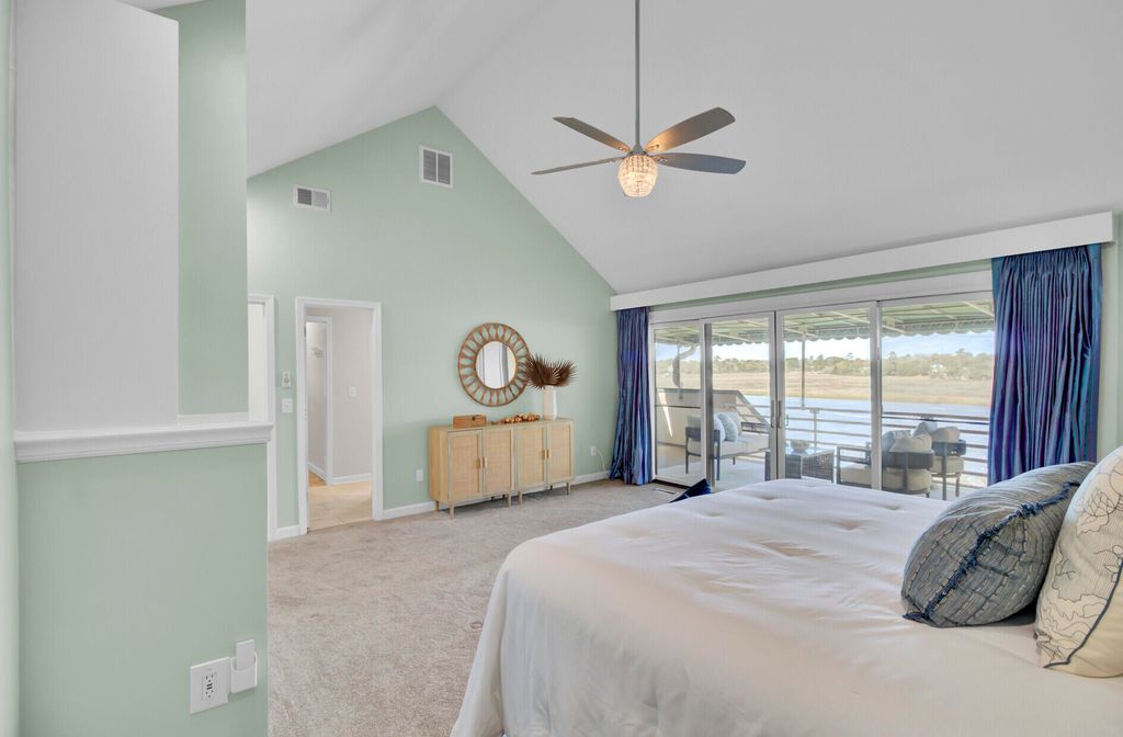 Image 24 of property listing at 150 Wappoo Creek Drive 11, Charleston, SC 29412