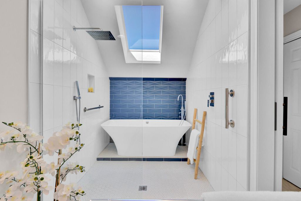 Image 30 of property listing at 150 Wappoo Creek Drive 11, Charleston, SC 29412