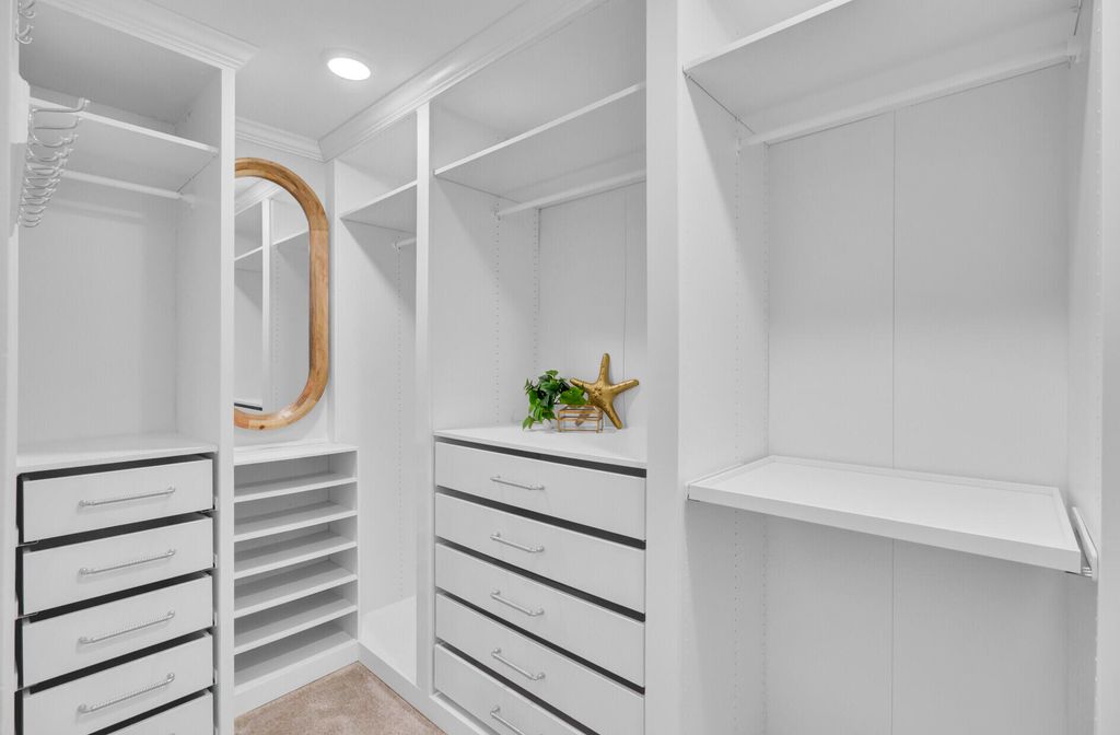 Image 32 of property listing at 150 Wappoo Creek Drive 11, Charleston, SC 29412