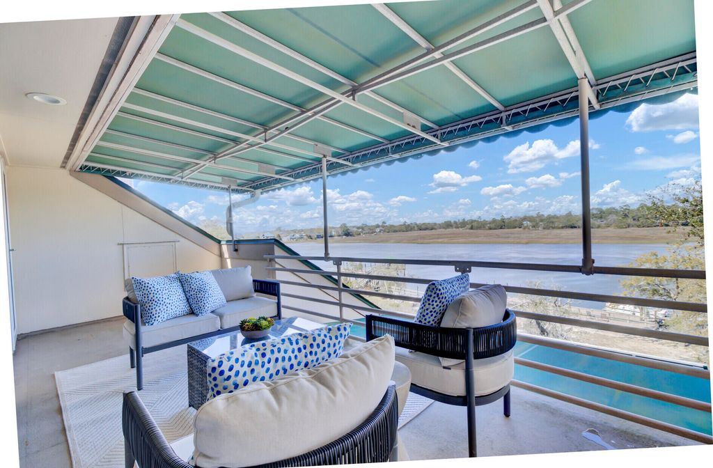 Image 33 of property listing at 150 Wappoo Creek Drive 11, Charleston, SC 29412