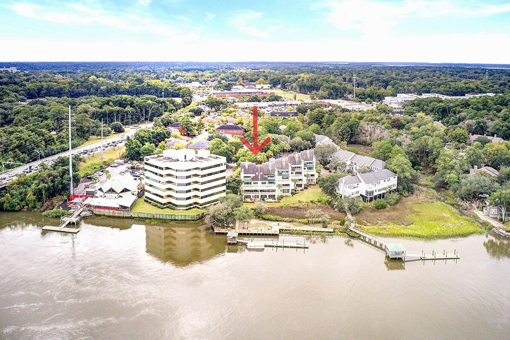 Image 37 of property listing at 150 Wappoo Creek Drive 11, Charleston, SC 29412