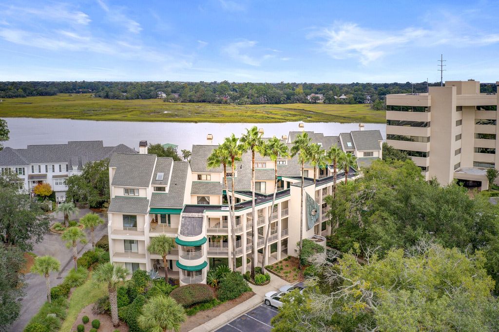 Image 38 of property listing at 150 Wappoo Creek Drive 11, Charleston, SC 29412