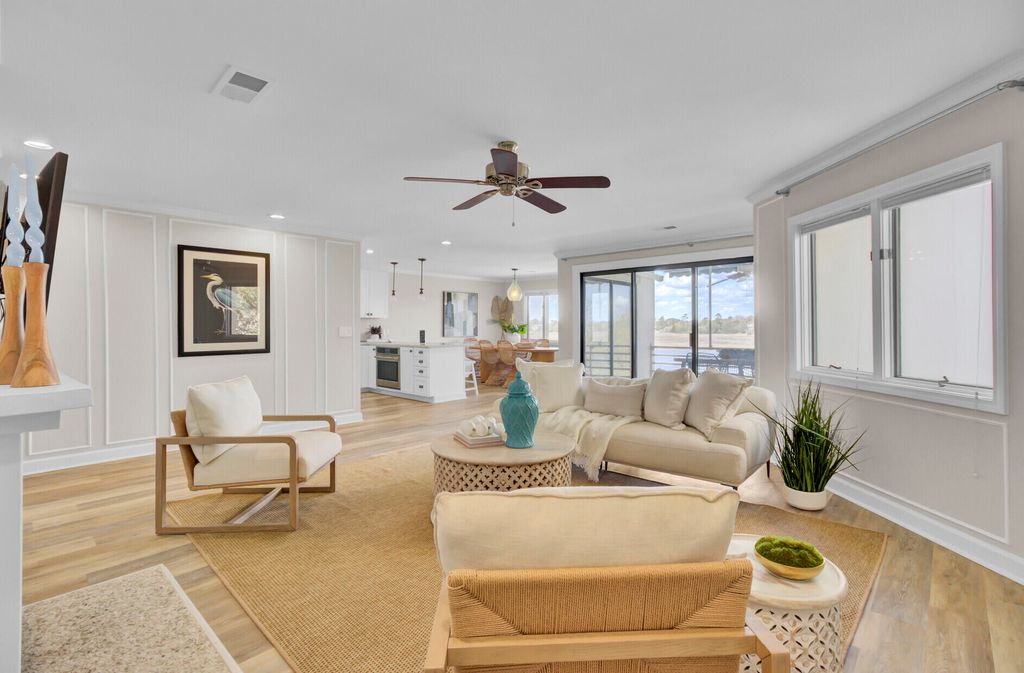 Image 4 of property listing at 150 Wappoo Creek Drive 11, Charleston, SC 29412