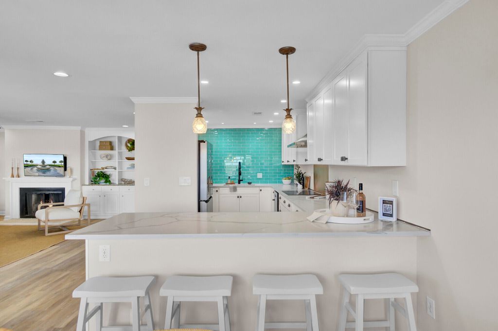 Image 7 of property listing at 150 Wappoo Creek Drive 11, Charleston, SC 29412