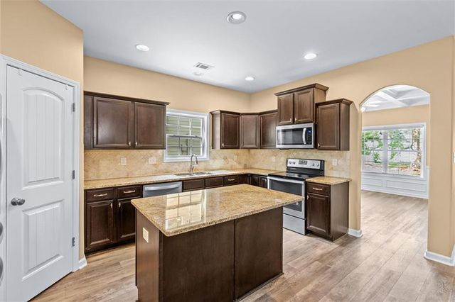 103 Cliffhaven Circle, Newnan, GA 30263