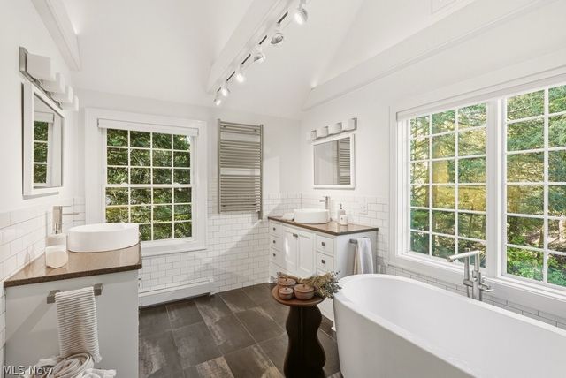 50 Park Lane, Chagrin Falls, OH 44022