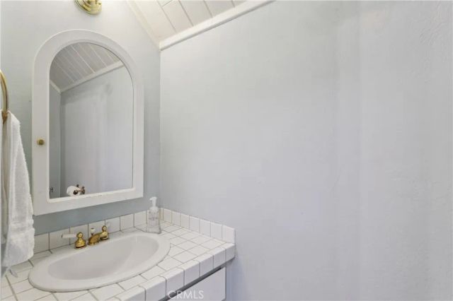 1171 N Grass Valley, Lake Arrowhead, CA 92352