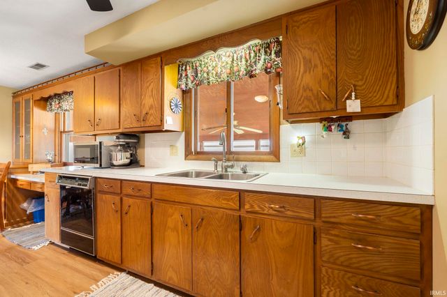 2802 N Berthaud Road, New Haven, IN 46774