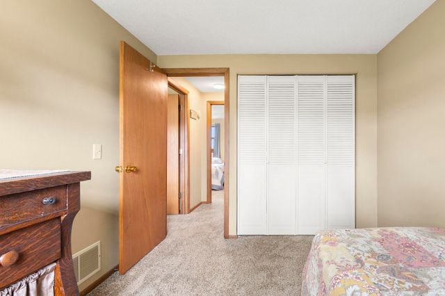 2802 N Berthaud Road, New Haven, IN 46774