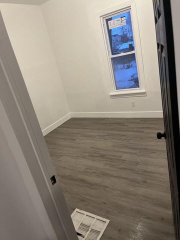 2201 N 33rd STREET, Milwaukee, WI 53208