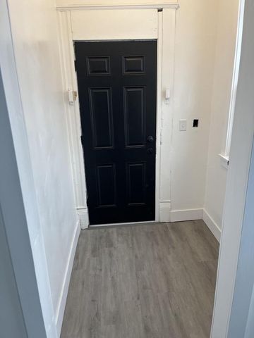 2201 N 33rd STREET, Milwaukee, WI 53208