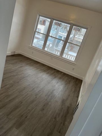 2201 N 33rd STREET, Milwaukee, WI 53208