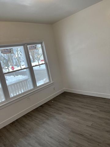 2201 N 33rd STREET, Milwaukee, WI 53208