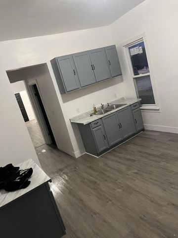 2201 N 33rd STREET, Milwaukee, WI 53208