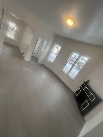 2201 N 33rd STREET, Milwaukee, WI 53208