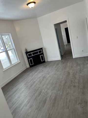 2201 N 33rd STREET, Milwaukee, WI 53208