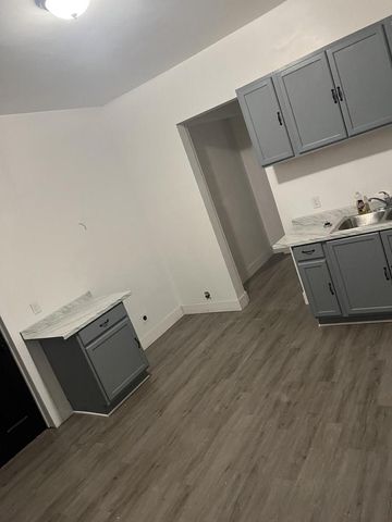 2201 N 33rd STREET, Milwaukee, WI 53208