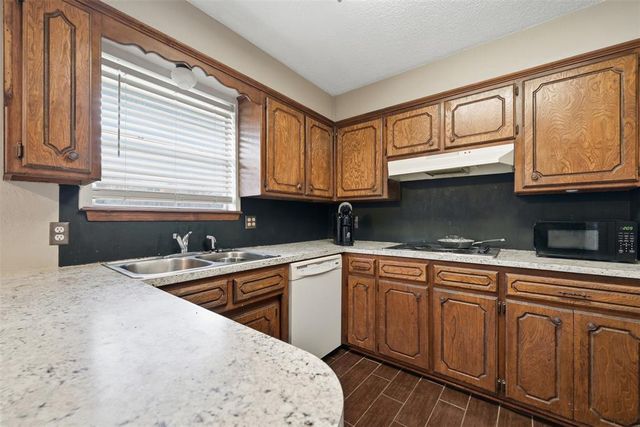 2111 Bellaire Drive, Moore, OK 73160