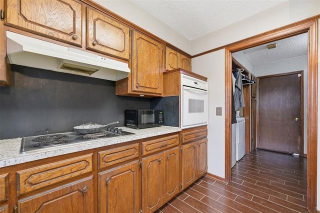 2111 Bellaire Drive, Moore, OK 73160