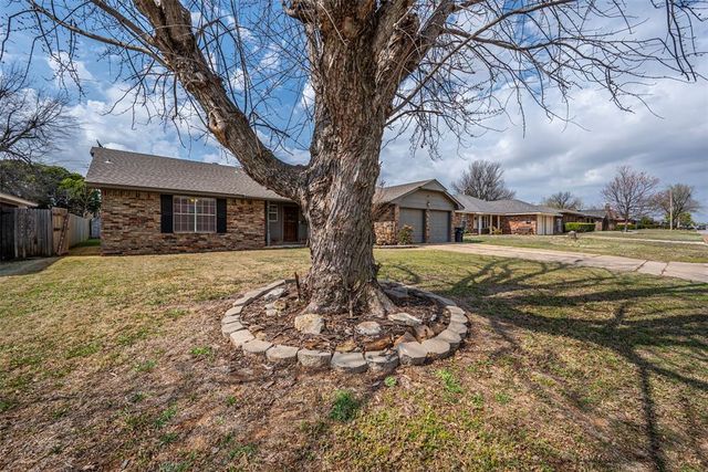 2111 Bellaire Drive, Moore, OK 73160