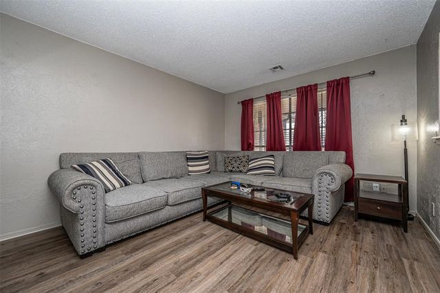 2111 Bellaire Drive, Moore, OK 73160