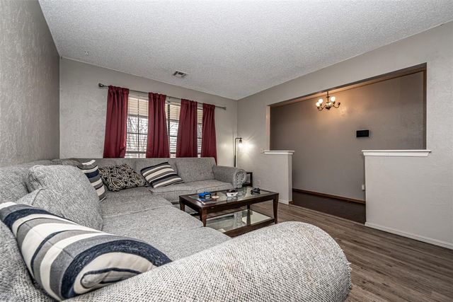 2111 Bellaire Drive, Moore, OK 73160