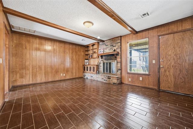 2111 Bellaire Drive, Moore, OK 73160