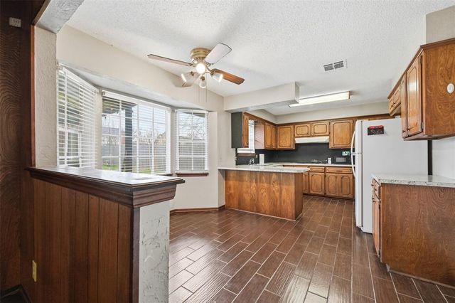 2111 Bellaire Drive, Moore, OK 73160