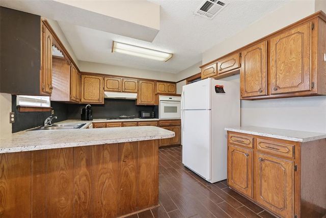 2111 Bellaire Drive, Moore, OK 73160