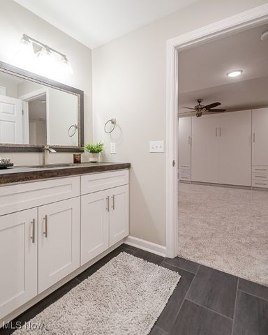 10413 Fox Hollow Circle, Twinsburg, OH 44087