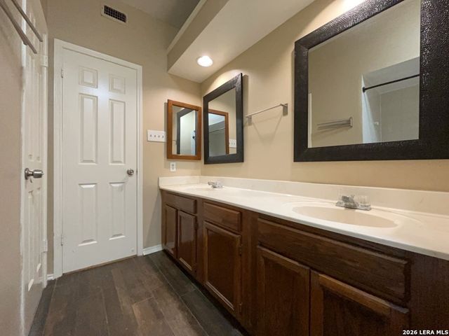 8655 Datapoint Dr Apt 801, San Antonio, TX 78229