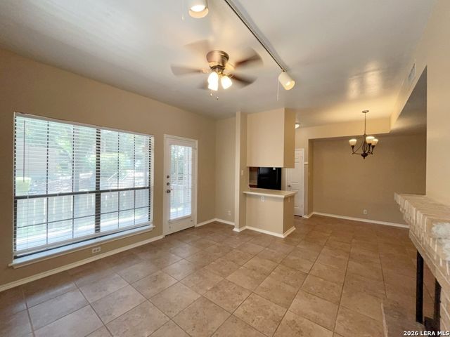 8655 Datapoint Dr Apt 801, San Antonio, TX 78229