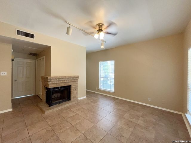 8655 Datapoint Dr Apt 801, San Antonio, TX 78229