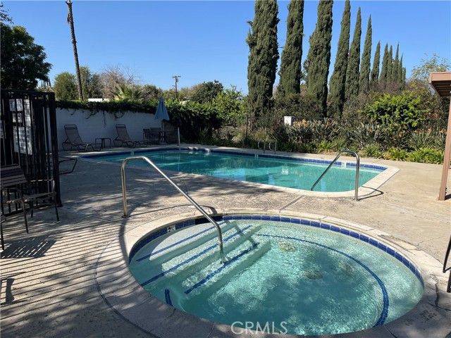 537 S College, Claremont, CA 91711