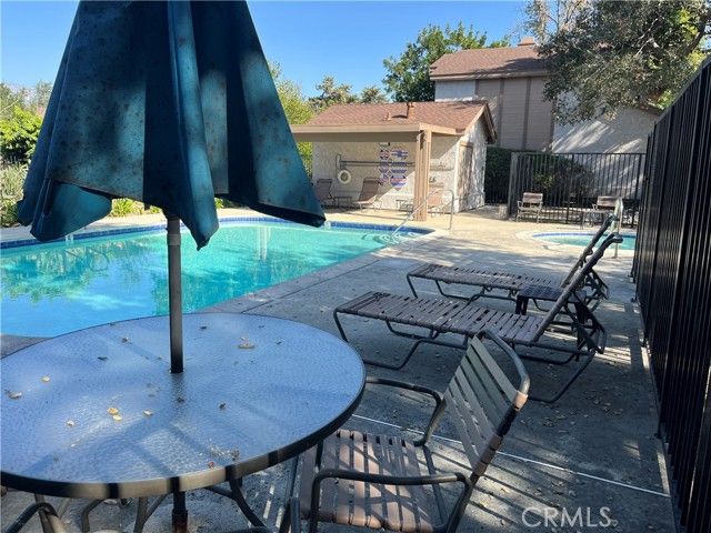 537 S College, Claremont, CA 91711